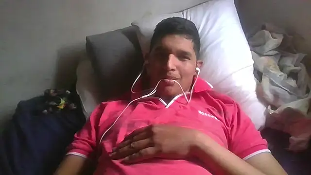 Snapshot of JakeHorny28 chatting on December 20, 7:32 pm JakeHorny28 online show from December 20, 7:32 pm