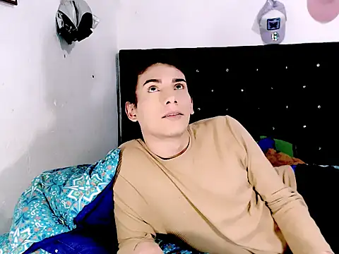 camii extrange online show from February 15, 7:43 pm