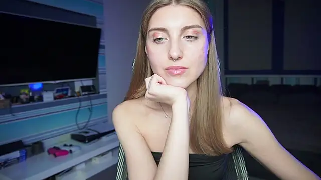 CassiaBlade1 online show from October 15, 3:45 pm