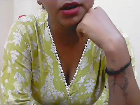 Snapshot of LovingPihu chatting on July 15, 5:34 am LovingPihu online show from July 15, 5:34 am