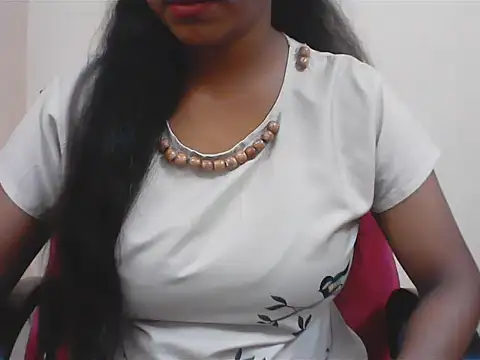 Snapshot of LovingPihu chatting on July 18, 5:00 am LovingPihu online show from July 18, 5:00 am