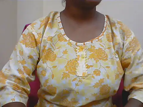 Snapshot of LovingPihu chatting on July 19, 5:11 am LovingPihu online show from July 19, 5:11 am
