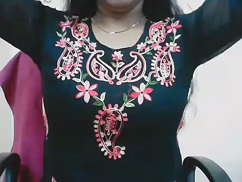 Snapshot of LovingPihu chatting on August 1, 5:50 am LovingPihu online show from August 1, 5:50 am