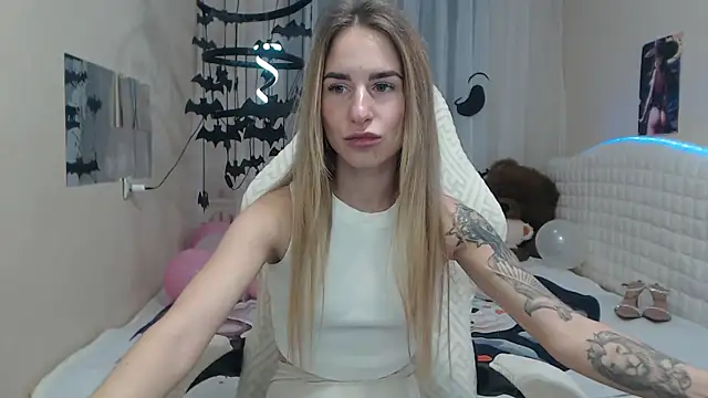 Snapshot of DeboraHorny chatting on October 13, 6:02 am DeboraHorny online show from October 13, 6:02 am