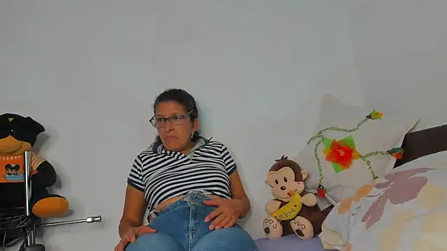 Snapshot of Keyla_Milf chatting on July 24, 2:09 am Keyla Milf online show from July 24, 2:09 am