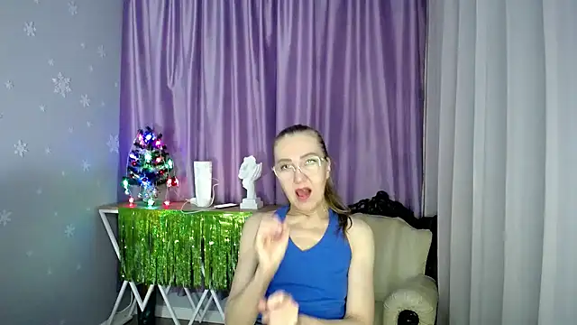 Snapshot of queen_a_n_i chatting on December 29, 5:44 pm queen a n i online show from December 29, 5:44 pm