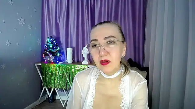 Snapshot of queen_a_n_i chatting on December 31, 6:02 pm queen a n i online show from December 31, 6:02 pm