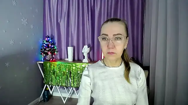 Snapshot of queen_a_n_i chatting on January 14, 8:20 am queen a n i online show from January 14, 8:20 am