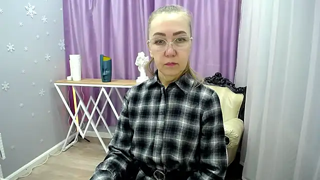 Snapshot of queen_a_n_i chatting on January 25, 8:53 am queen a n i online show from January 25, 8:53 am