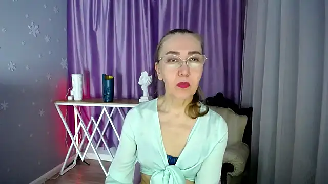 Snapshot of queen_a_n_i chatting on January 29, 11:20 am queen a n i online show from January 29, 11:20 am