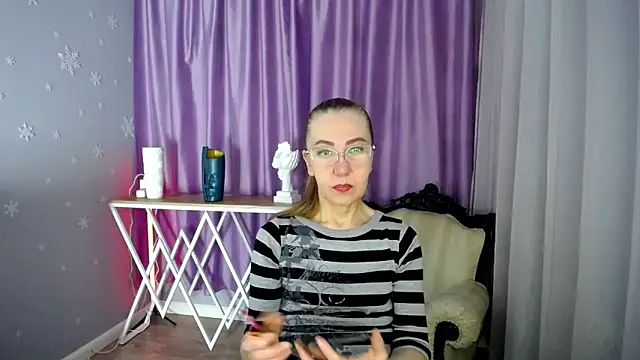 Snapshot of queen_a_n_i chatting on January 30, 8:54 am queen a n i online show from January 30, 8:54 am