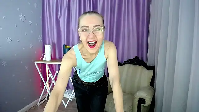 Snapshot of queen_a_n_i chatting on January 31, 11:56 am queen a n i online show from January 31, 11:56 am