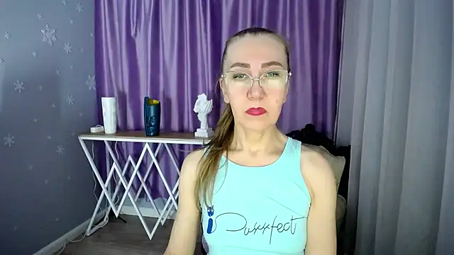 Snapshot of queen_a_n_i chatting on February 1, 11:54 am queen a n i online show from February 1, 11:54 am