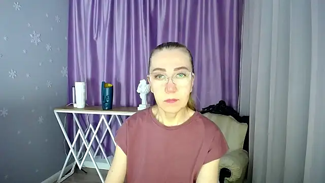 Snapshot of queen_a_n_i chatting on February 8, 9:24 am queen a n i online show from February 8, 9:24 am