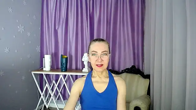 Snapshot of queen_a_n_i chatting on February 11, 11:10 am queen a n i online show from February 11, 11:10 am