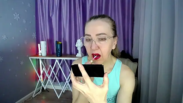 Snapshot of queen_a_n_i chatting on February 21, 8:40 am queen a n i online show from February 21, 8:40 am