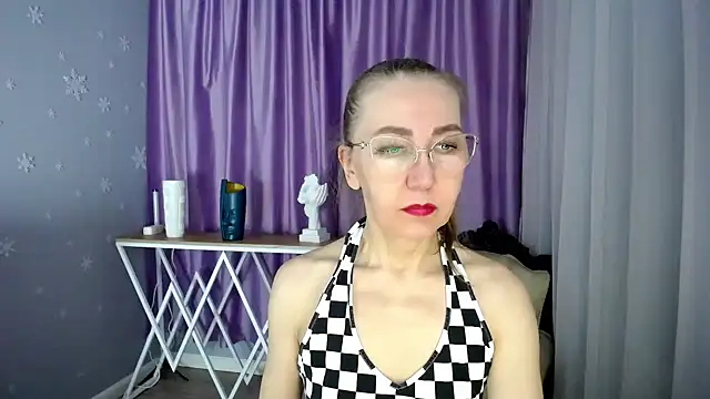 Snapshot of queen_a_n_i chatting on February 26, 8:59 am queen a n i online show from February 26, 8:59 am