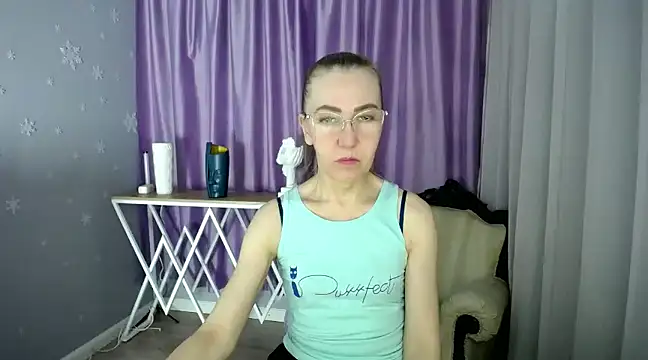 Snapshot of queen_a_n_i chatting on February 28, 4:53 pm queen a n i online show from February 28, 4:53 pm