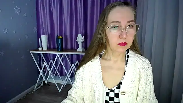 Snapshot of queen_a_n_i chatting on March 5, 9:27 am queen a n i online show from March 5, 9:27 am