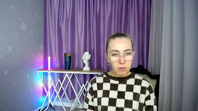 Snapshot of queen_a_n_i chatting on September 14, 11:20 am queen a n i online show from September 14, 11:20 am