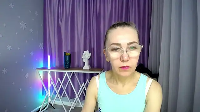 Snapshot of queen_a_n_i chatting on September 15, 10:04 am queen a n i online show from September 15, 10:04 am