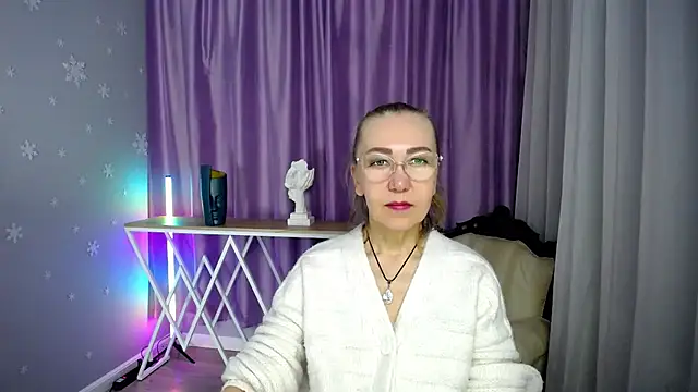 Snapshot of queen_a_n_i chatting on September 23, 10:51 am queen a n i online show from September 23, 10:51 am