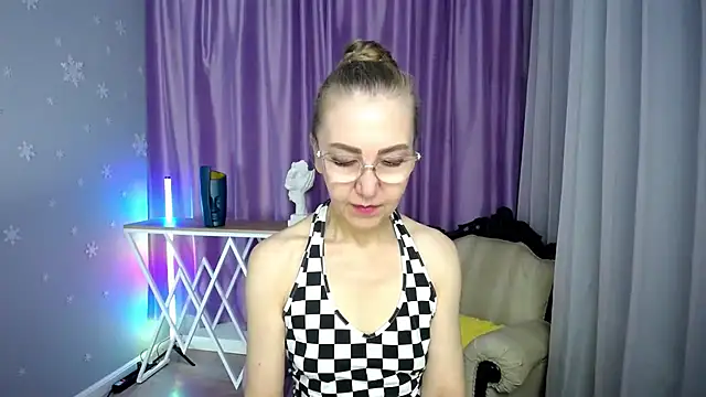 Snapshot of queen_a_n_i chatting on September 24, 9:34 am queen a n i online show from September 24, 9:34 am