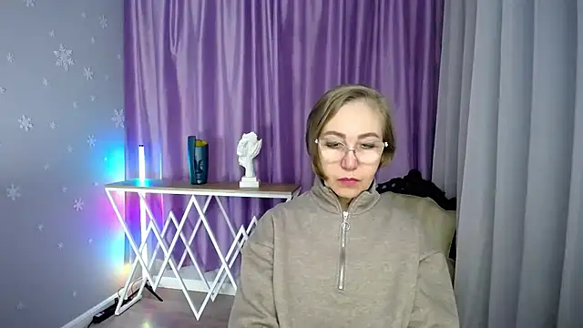 Snapshot of queen_a_n_i chatting on November 1, 9:55 am queen a n i online show from November 1, 9:55 am