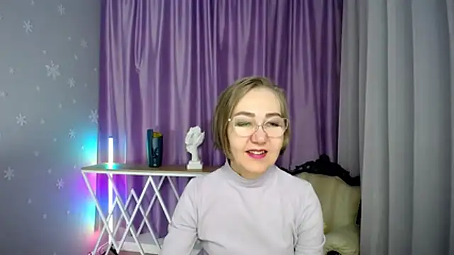 Snapshot of queen_a_n_i chatting on November 24, 10:37 am queen a n i online show from November 24, 10:37 am