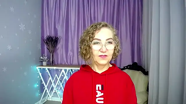 Snapshot of queen_a_n_i chatting on June 18, 9:14 am queen a n i online show from June 18, 9:14 am