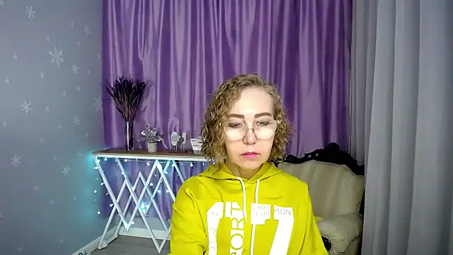 queen a n i online show from July 14, 12:22 pm