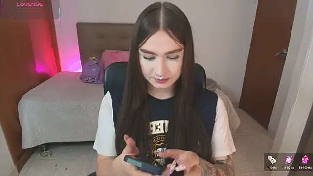 Snapshot of Miley_Baker chatting on June 24, 2:27 pm Miley Baker online show from June 24, 2:27 pm