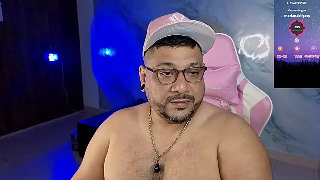 Snapshot of jacoob_woods chatting on May 25, 12:11 pm jacoob woods online show from May 25, 12:11 pm