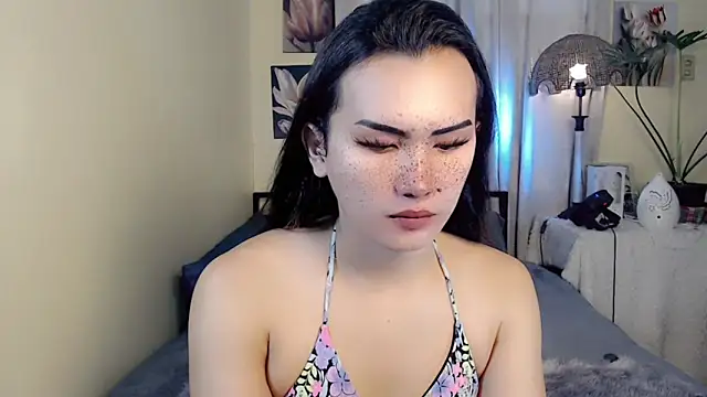 Snapshot of beatrice_21 chatting on October 30, 12:45 am beatrice 21 online show from October 30, 12:45 am