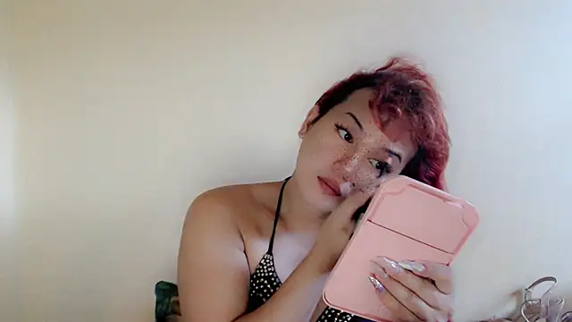 Snapshot of beatrice_21 chatting on July 5, 11:12 pm beatrice 21 online show from July 5, 11:12 pm