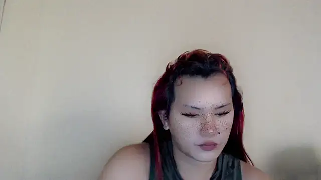 Snapshot of beatrice_21 chatting on July 13, 12:57 am beatrice 21 online show from July 13, 12:57 am