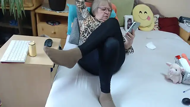 Snapshot of Margaret-milf chatting on May 16, 12:04 pm Margaret-milf online show from May 16, 12:04 pm