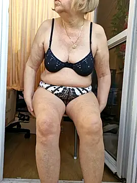 Snapshot of Margaret-milf chatting on August 2, 5:06 am Margaret-milf online show from August 2, 5:06 am