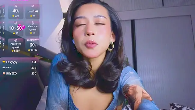 Mia Tin online show from October 31, 8:43 pm