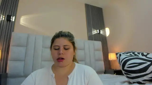 EYMI TOMSOM online show from December 3, 10:35 am