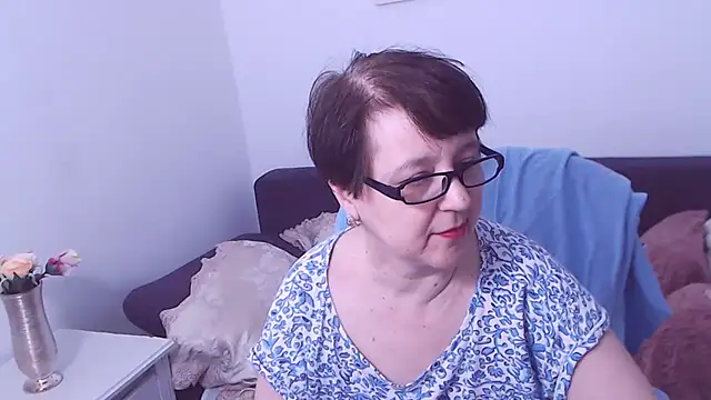 ChristaRose online show from January 29, 6:33 am