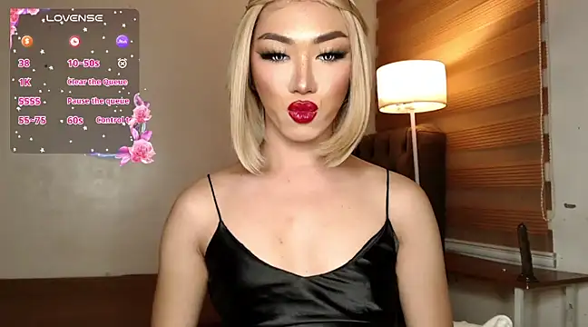 Snapshot of Local_Hoelyx chatting on February 16, 9:16 pm Local Hoelyx online show from February 16, 9:16 pm