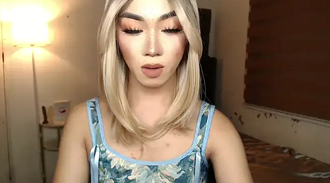 Snapshot of Local_Hoelyx chatting on March 15, 10:00 pm Local Hoelyx online show from March 15, 10:00 pm