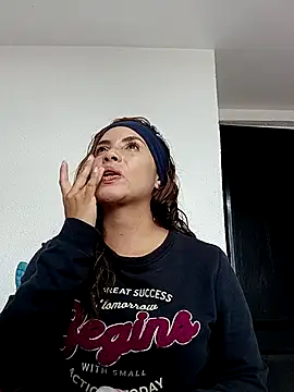 karolkim022 online show from October 8, 6:38 pm