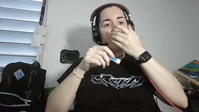 Snapshot of poppergirl69 chatting on December 14, 9:02 pm poppergirl69 online show from December 14, 9:02 pm