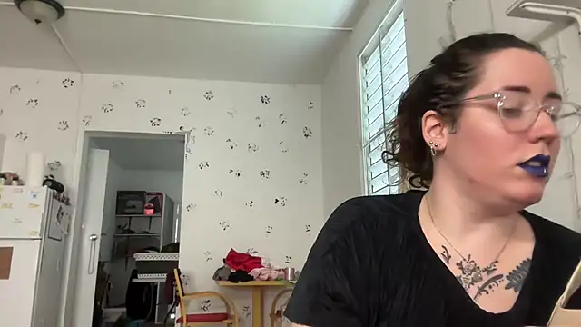 Snapshot of poppergirl69 chatting on September 16, 7:15 pm poppergirl69 online show from September 16, 7:15 pm