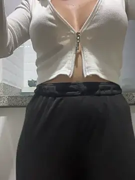 Snapshot of DulceMya6 chatting on July 17, 1:34 am DulceMya6 online show from July 17, 1:34 am