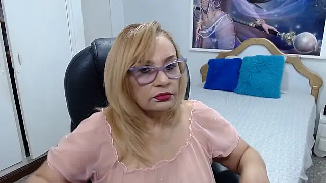 emiliaa hot online show from June 19, 6:01 pm