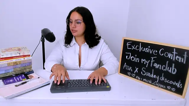 Snapshot of susy_angel chatting on June 8, 2:45 am susy angel online show from June 8, 2:45 am