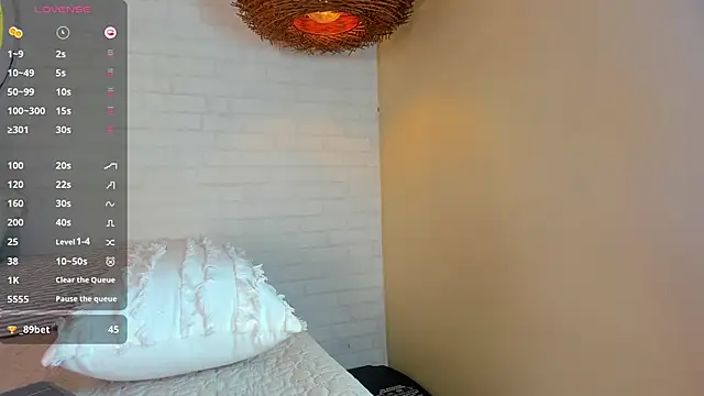 Snapshot of sophi_cooper29 chatting on December 13, 7:53 pm sophi cooper29 online show from December 13, 7:53 pm